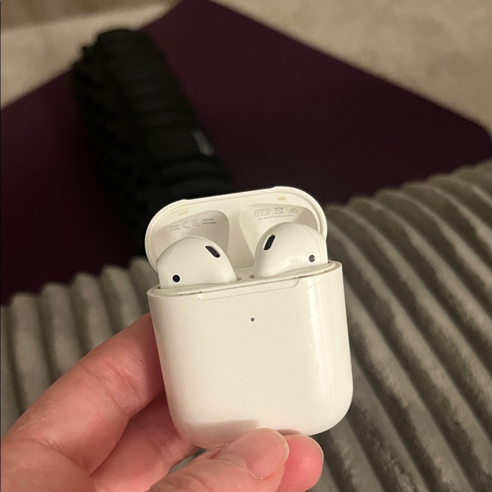 Apple AirPods with White Charging Case